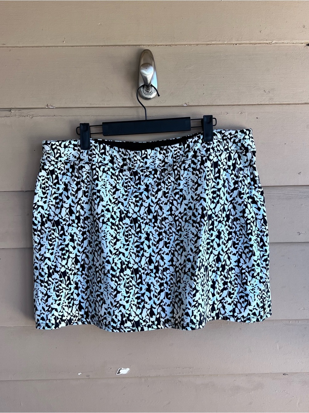 Tranquility by Colorado Clothing skort features a blue and white floral print XL
